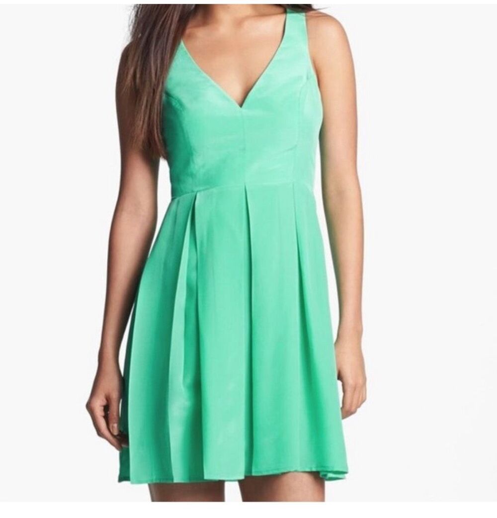 Amanda Uprichard silk green V neck sleeveless dress